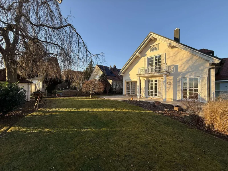 Haus mit großem Garten - Haus kaufen in Stadtbergen - Katip | Exklusive Luxusvilla mit großem Grundstück, Pool, Sauna & vielen Extras