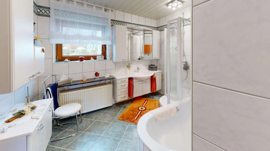 Charmantes-Zweifamilienhaus-mit-heimeligem-Flair-einladend-und-vielseitig-nutzbar-Bathroom 7