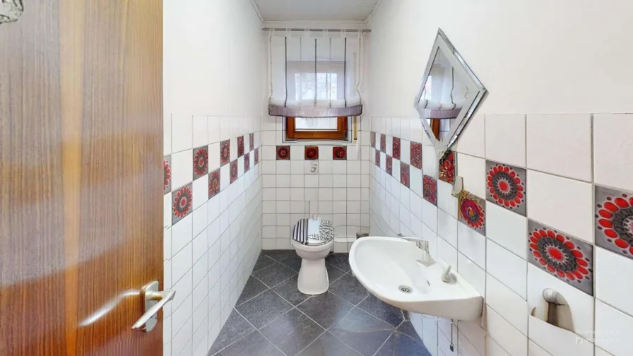 Charmantes-Zweifamilienhaus-mit-heimeligem-Flair-einladend-und-vielseitig-nutzbar-Bathroom