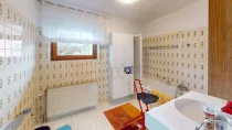 Charmantes-Zweifamilienhaus-mit-heimeligem-Flair-einladend-und-vielseitig-nutzbar-Bathroom 4