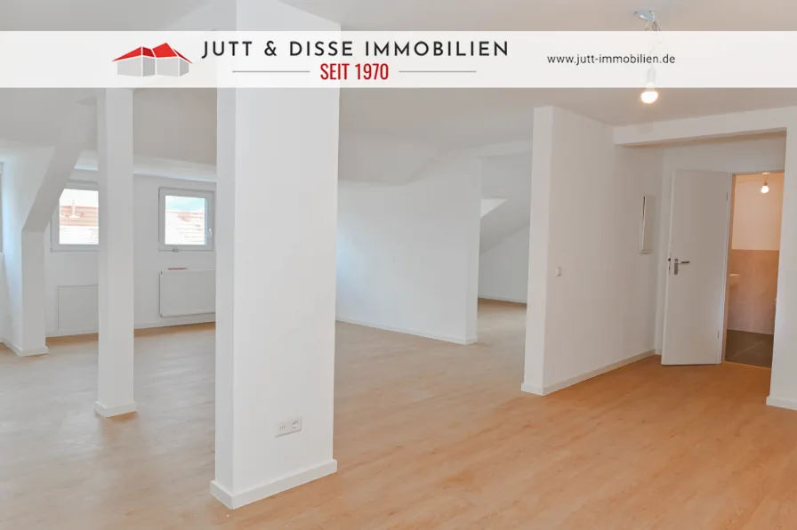 offener Wohnbereich  - Wohnung kaufen in Gernsbach - Moderne Dachgeschosswohnung in der Altstadt von Gernsbach. Erstbezug nach Sanierung.