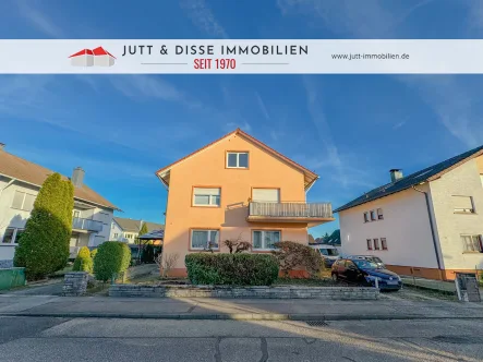  - Wohnung kaufen in Kuppenheim - Gemütliche Dachwohnung eines 3-Familienhauses in ruhiger Lage in Kuppenheim