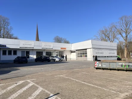 Strassenansicht - Halle/Lager/Produktion mieten in Flensburg - Flensburg, Schleswiger-Straße: Halle mit Verkaufsraum