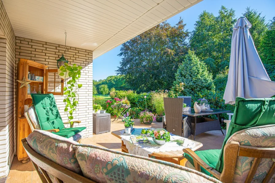 Terrasse mit Blick ins Grüne