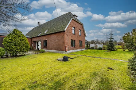 Ihr neues Zuhause - Haus kaufen in Bönningstedt - Resthof mit Hauskoppel vor den Toren Hamburgs