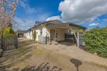 Einliegerwohnung mit Carport