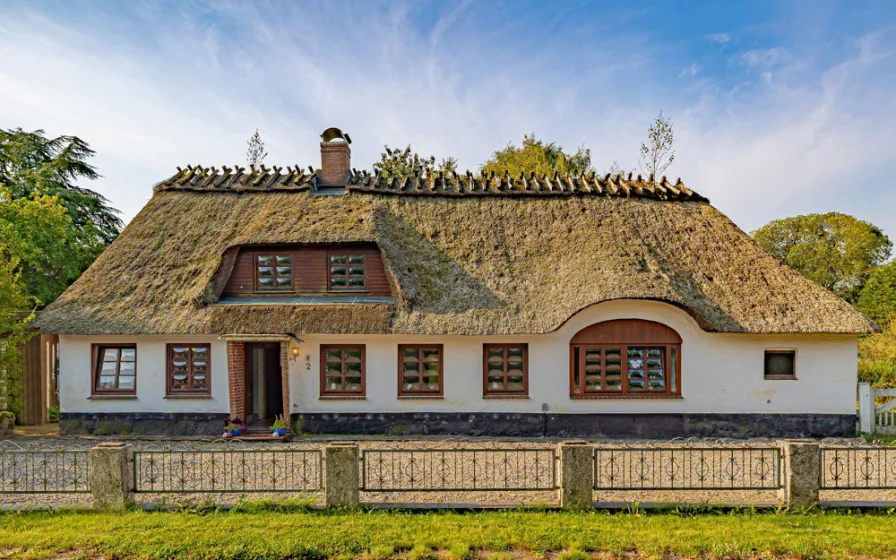 Willkommen - Haus kaufen in Großsolt - Reetdachkate mit Hauskoppel im Dornröschenschlaf