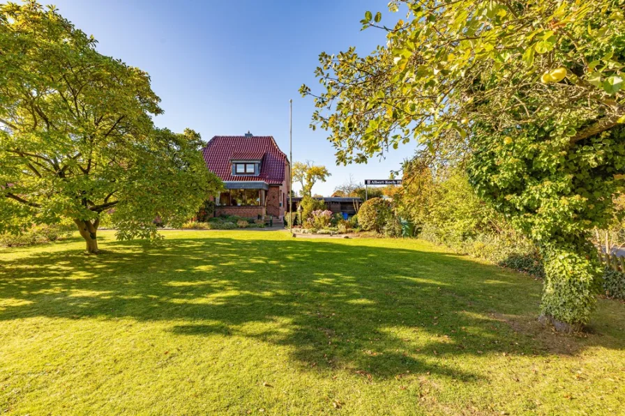 Großer Garten vor dem Haus