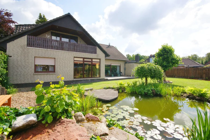 648 Titelbild - Haus kaufen in Apen-Augustfehn - Großzügiges Zweifamilienhaus in Augustfehn