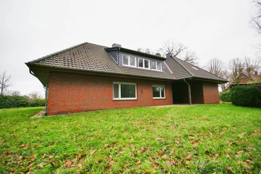 Titelbild - Haus kaufen in Westerstede / Garnholterdamm - Bungalow mit Garage und Ausbaupotenzial in Garnholterdamm - KEINE KÄUFERPROVISION!!!