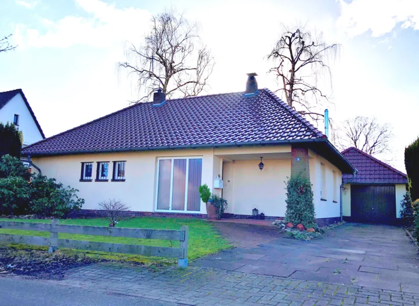 672 Titelbild - Haus kaufen in Westerstede - KEINE KÄUFERPROVISION!!! Gemütlicher modernisierter Bungalow mit idyllischem Garten in Westerstede