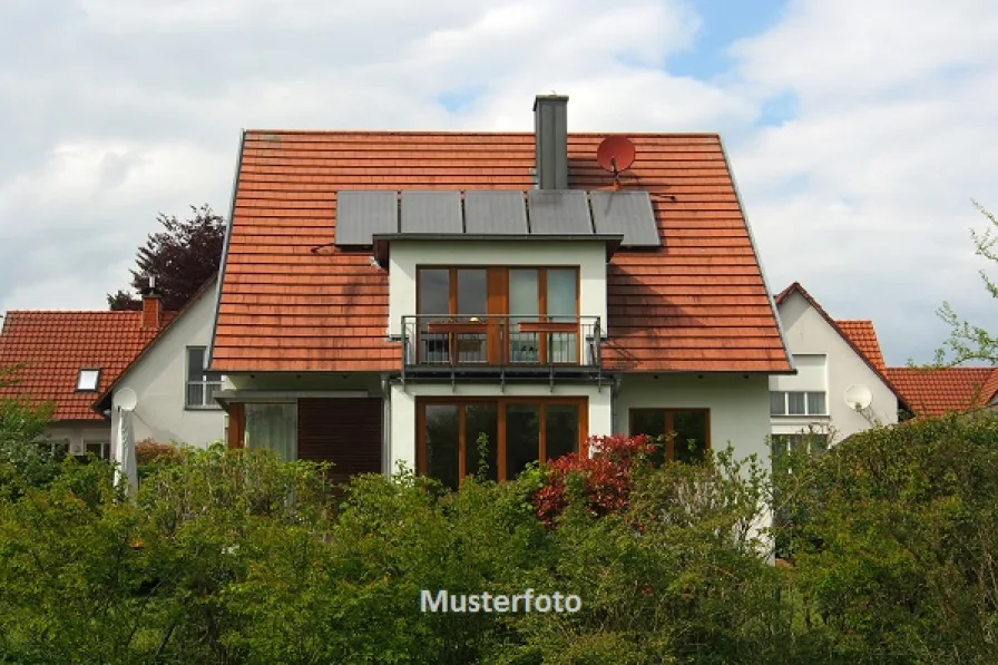 Keine Originalbilder - Haus kaufen in Fichtelberg - 2-Familienhaus mit Balkon