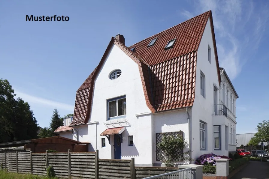 Keine Originalbilder - Haus kaufen in Königsheim - 2-Familienhaus mit 4 Garagen - provisionsfrei