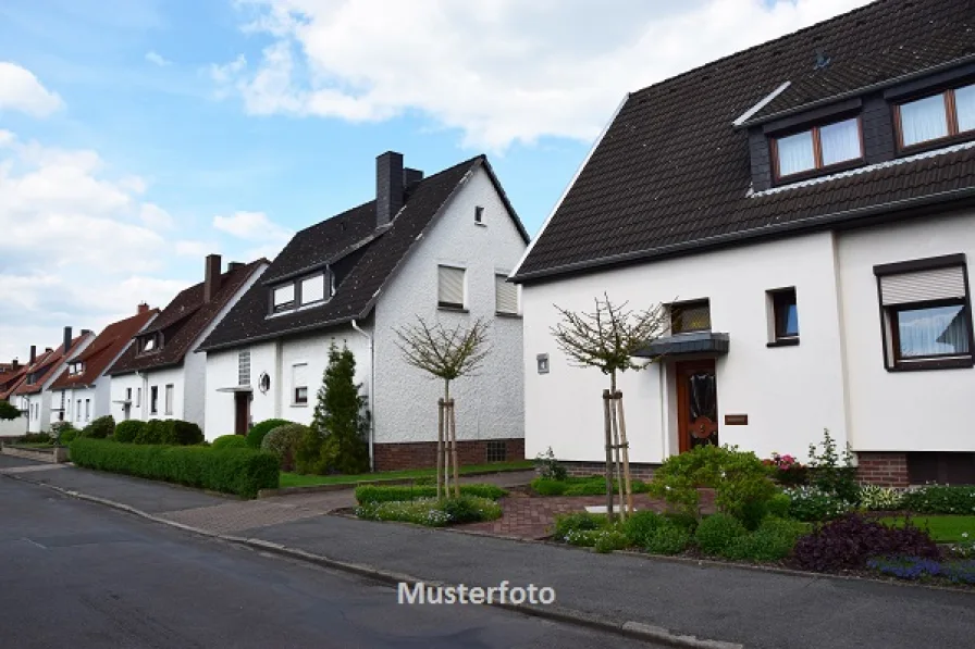Keine Originalbilder - Haus kaufen in Wermelskirchen - Doppelhaushälfte mit Garten und Garage + provisionsfrei +