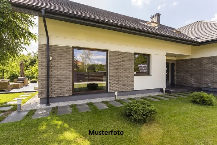 Keine Originalbilder - Haus kaufen in Panschwitz-Kuckau - Einfamilienhaus mit Terrasse und Garage