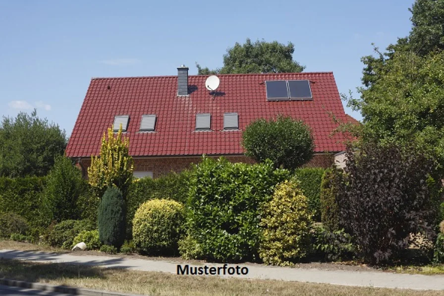 Keine Originalbilder - Haus kaufen in Roth - Gut erhaltenes Wohnhaus mit Doppelgarage und Carport 