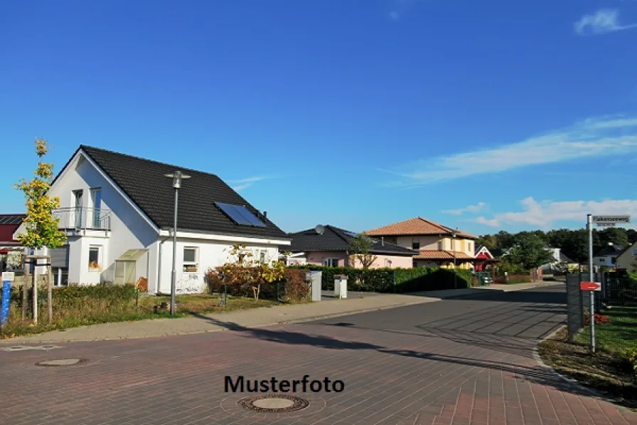 Keine Originalbilder - Haus kaufen in Waldstetten - Ohne Provision! Einfamilienhaus mit integrierter Garage