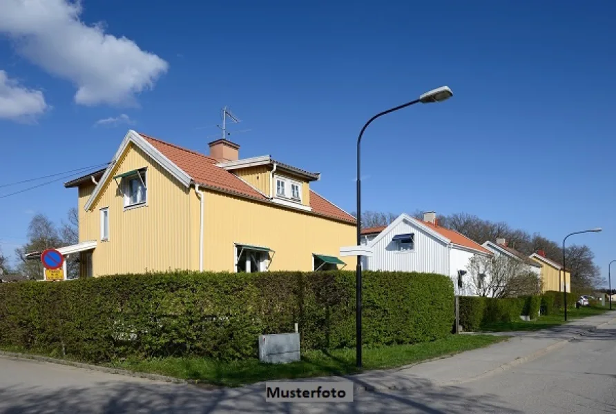 Keine Originalbilder - Haus kaufen in Sonnefeld - Gepflegtes Zweifamilienhaus mit Garage und Carport 