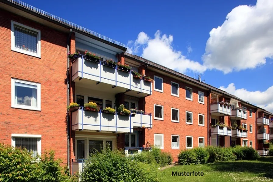 Keine Originalbilder - Haus kaufen in Oberhausen - Kapitalanlage + Fünffamilienhaus, Garten, 3 Garagen