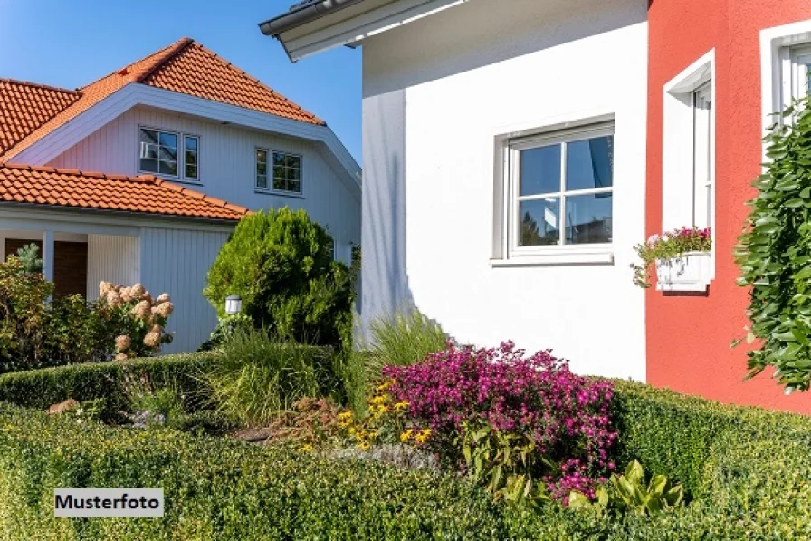 Keine Originalbilder - Haus kaufen in Würzburg - Kapitalanlage ++ Mehrfamilienhaus mit 3 Wohnungen und Doppelgarage ++