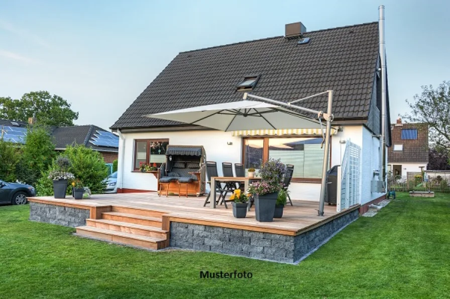 Keine Originalbilder - Haus kaufen in Duisburg - Freistehendes Einfamilienhaus, Terrasse und große Garage