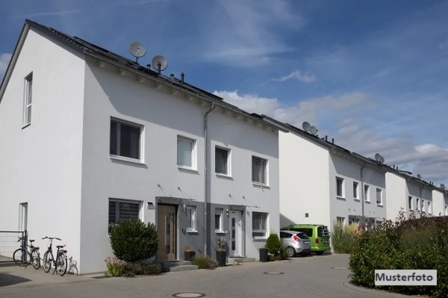 Keine Originalbilder - Haus kaufen in Schwabach - Freistehendes 2-Familienhaus mit Doppelgarage