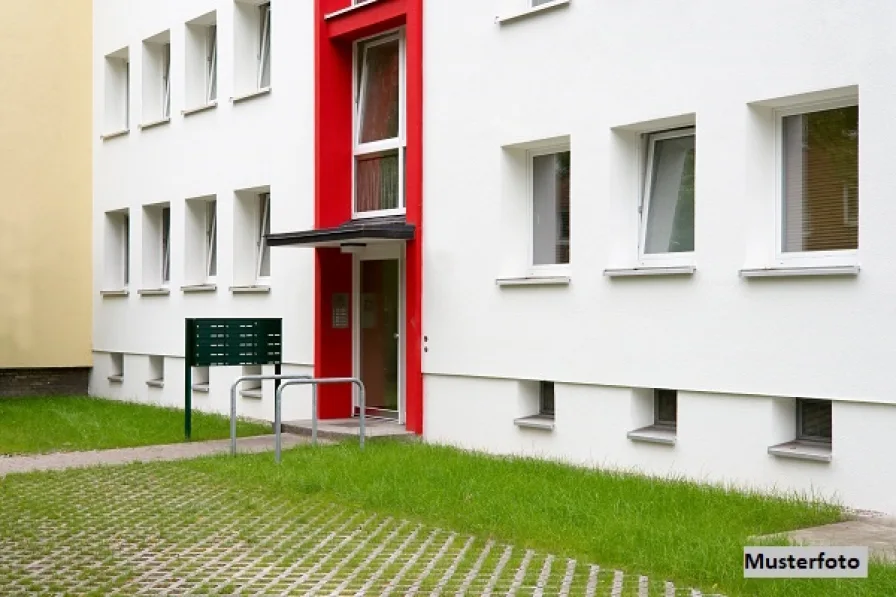 Keine Originalbilder - Haus kaufen in Ludwigsburg - Siebenfamilienhaus, Balkone, Garage, 6 Stellplätze