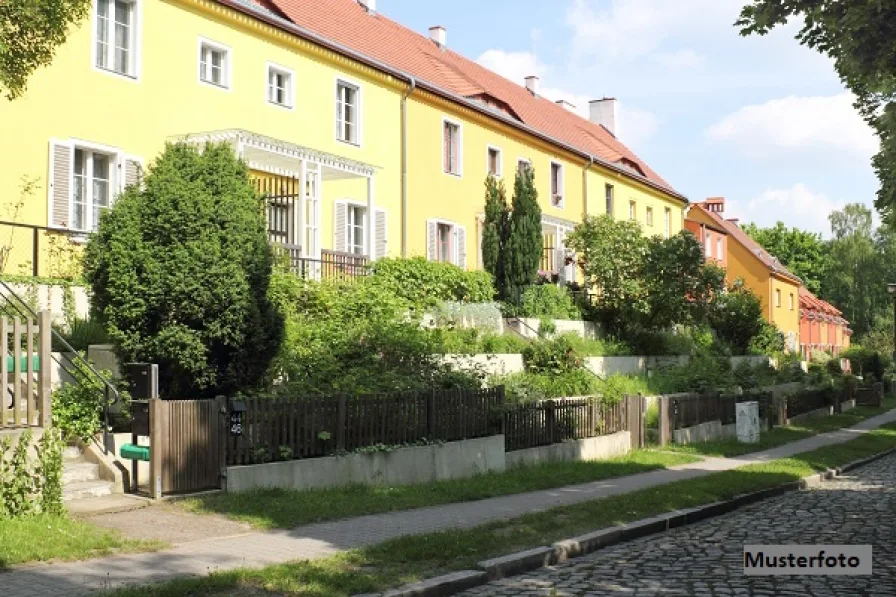 Keine Originalbilder - Haus kaufen in Ludwigshafen - Dreifamilien-Doppelhaushälfte nebst Garten und 2 Garagen