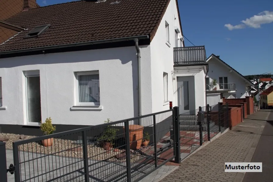 Keine Originalbilder - Haus kaufen in Stralsund - Einfamilien-Doppelhaushälfte mit Garage