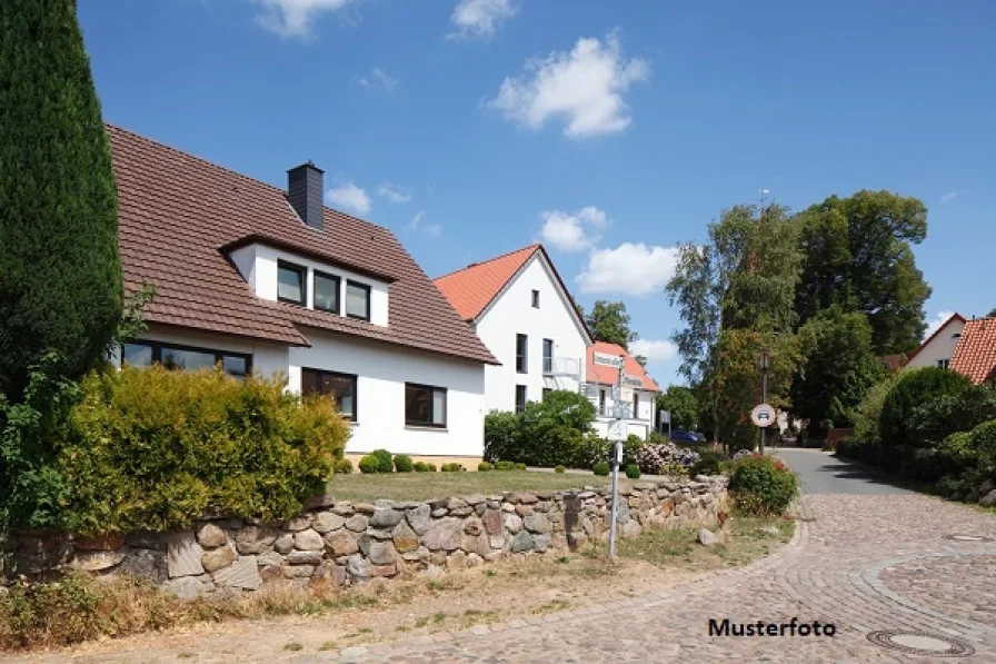 Keine Originalbilder - Haus kaufen in Königsee-Rottenbach - Einfamilienhaus mit Garagen