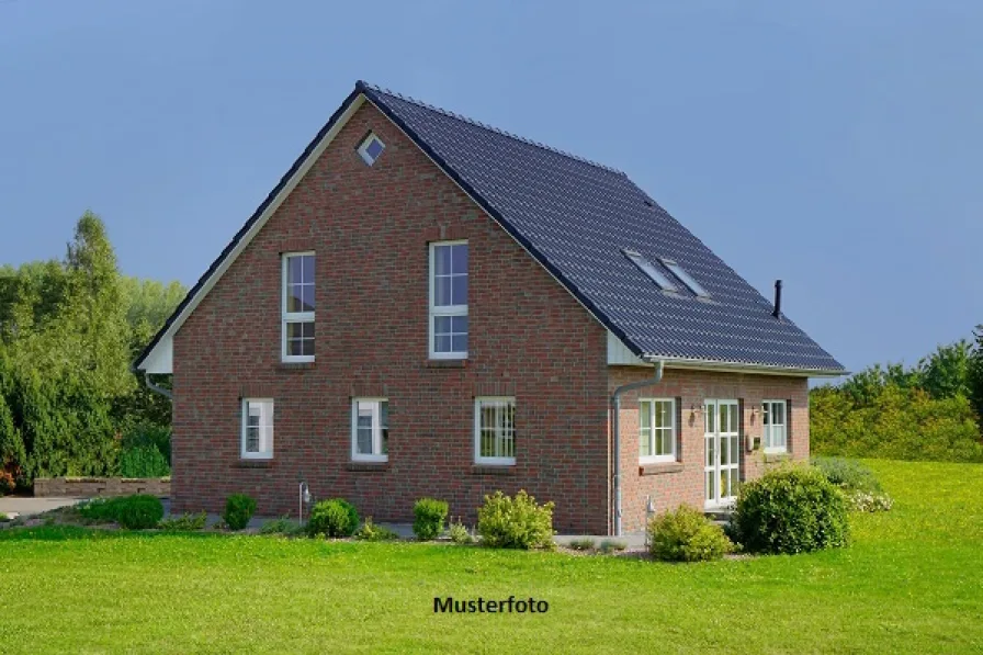 Keine Originalbilder - Haus kaufen in Rödental - Freistehendes Einfamilienhaus mit Nebengebäude und Carport