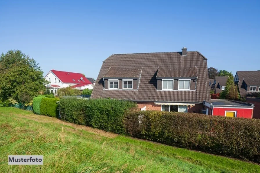 Keine Originalbilder - Haus kaufen in Biedenkopf - Freistehendes 2-Familienhaus nebst Garage