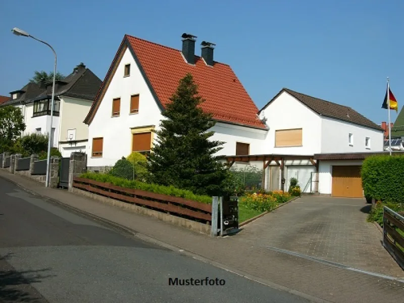 Keine Originalbilder - Haus kaufen in Dienethal - Wohnhaus, Garagen und Landwirtschaftsflächen