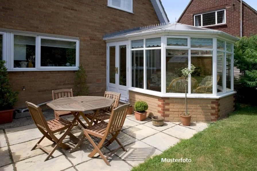 Keine Originalbilder - Haus kaufen in Hünstetten - Einfamilienhaus, Dachterrasse, Garten, Garage