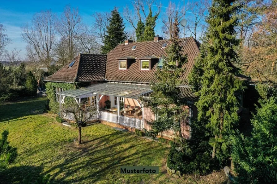 Keine Originalbilder - Haus kaufen in Tiefenbronn - Gepflegtes Einfamilienhaus mit Carport - provisionsfrei