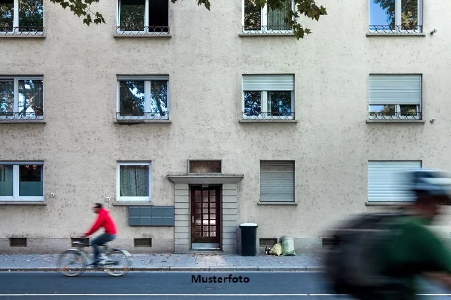 Keine Originalbilder - Haus kaufen in Zwenkau - Mehrfamilienhaus mit Garage und Carport