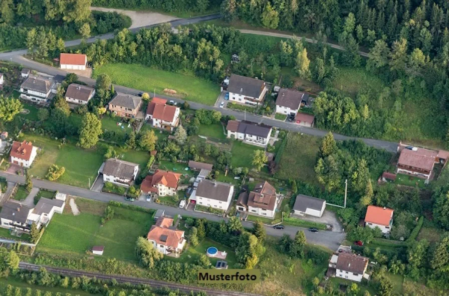 Keine Originalbilder - Haus kaufen in Kuhlen - Doppelhaushälfte nebst Garten und Carport