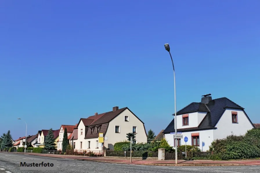 Keine Originalbilder - Haus kaufen in Stephanskirchen - Baugrundstück mit 2-Familienhaus - provisionsfrei