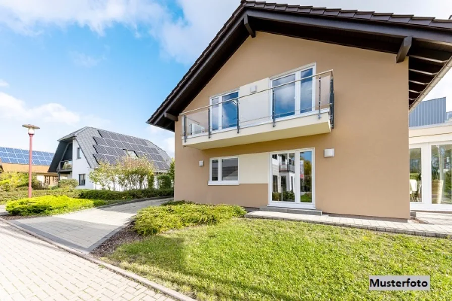 Keine Originalbilder - Haus kaufen in Rückersdorf - Einfamilienhaus mit Doppelgarage in einem parkähnlich strukturiertem Garten