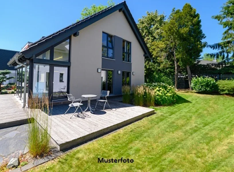 Keine Originalbilder - Haus kaufen in Marklkofen - Freistehendes Einfamilienhaus mit Garage und Carport 