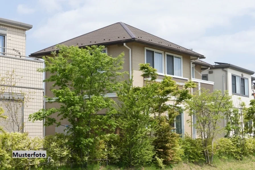 Keine Originalbilder - Haus kaufen in Stockheim - 2-Familienhaus mit Garage und Freisitz