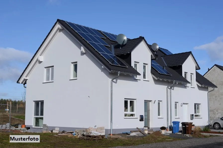 Keine Originalbilder - Haus kaufen in Grafenrheinfeld - Doppelhaushälfte mit Garage und Schuppen