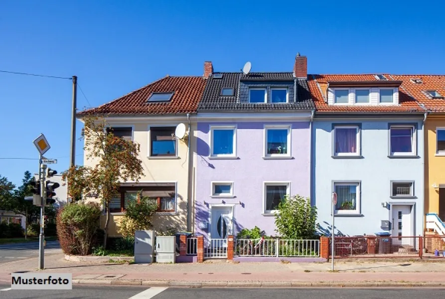 Keine Originalbilder - Haus kaufen in Clingen - Freistehendes 2-Familienhaus mit kleinem Innenhof