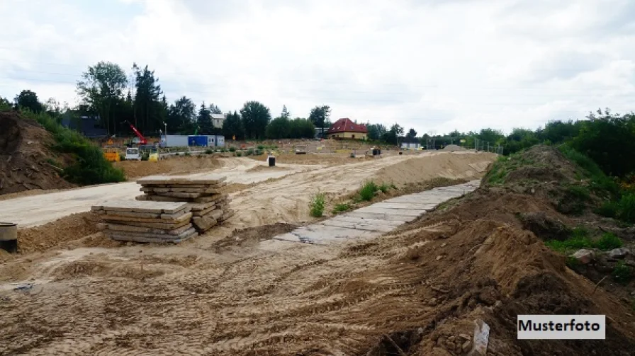 Keine Originalbilder - Grundstück kaufen in München (Laim) - Baugrundstück, bebaut mit einer Tankstelle