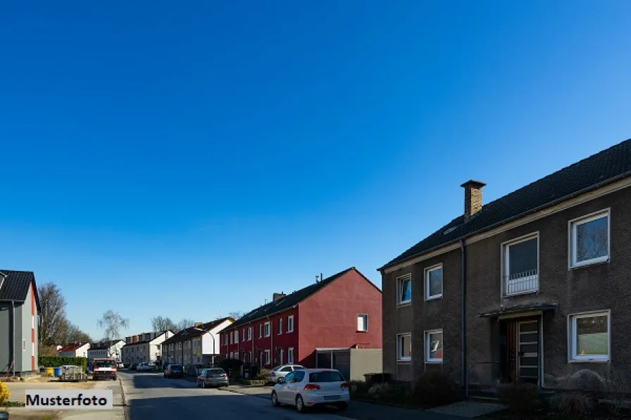 Keine Originalbilder - Haus kaufen in Frankfurt am Main - Einfamilien-Reihenendhaus, Terrasse, Carportstellplatz