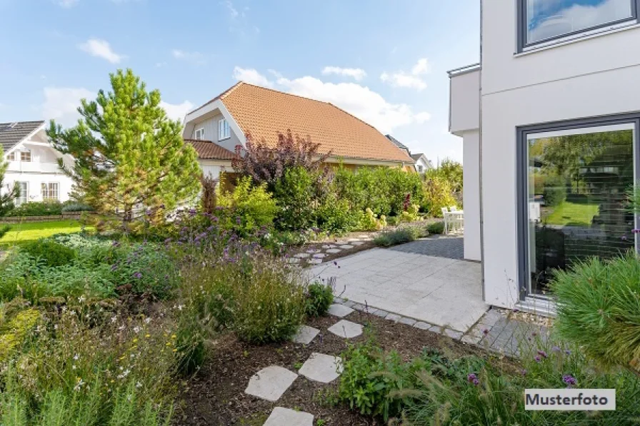 Keine Originalbilder - Haus kaufen in Niederkirchen - Einfamilienhaus mit Garagenschuppen und Carport