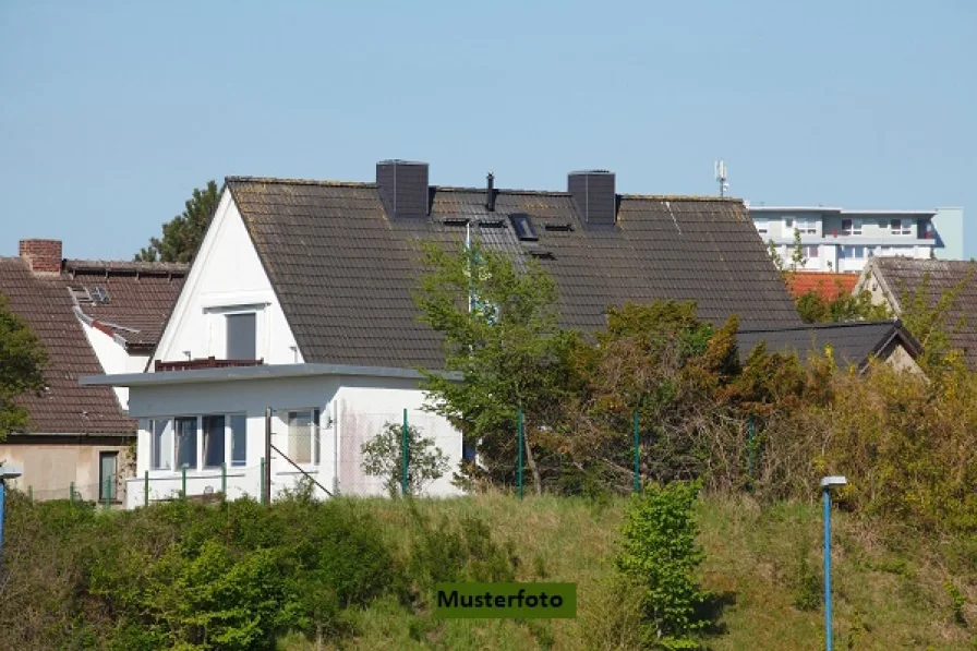 Keine Originalbilder - Haus kaufen in Hannover - 2-Familienhaus nebst integrierter Garagen - provisionsfrei