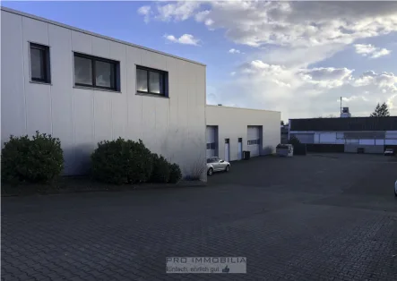 Objekt rechte Fassadenfront - Halle/Lager/Produktion mieten in Steinhagen - Büro- und Lagerflächen in Steinhagen (aktuell seit sieben Jahren als Autohaus für Sportwagen genutzt)