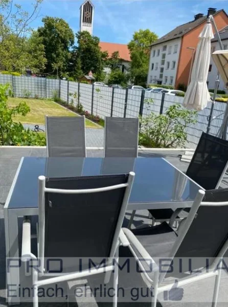 Terrasse - Wohnung kaufen in Bielefeld - Hochwertig sanierte EG-ETW mit Gartenanteil & ca. 50m² Kelleranteil-Souterrain auch als Büro nutzbar