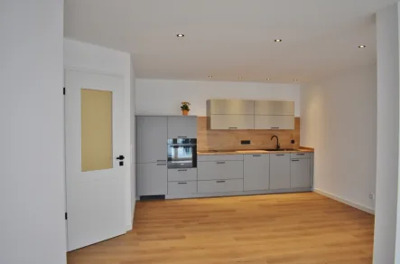 offene Küche - Wohnung mieten in Prüm - **Erstbezug schöne 3 -Zimmerwohnung mit Balkon im Zentrum von Prüm**